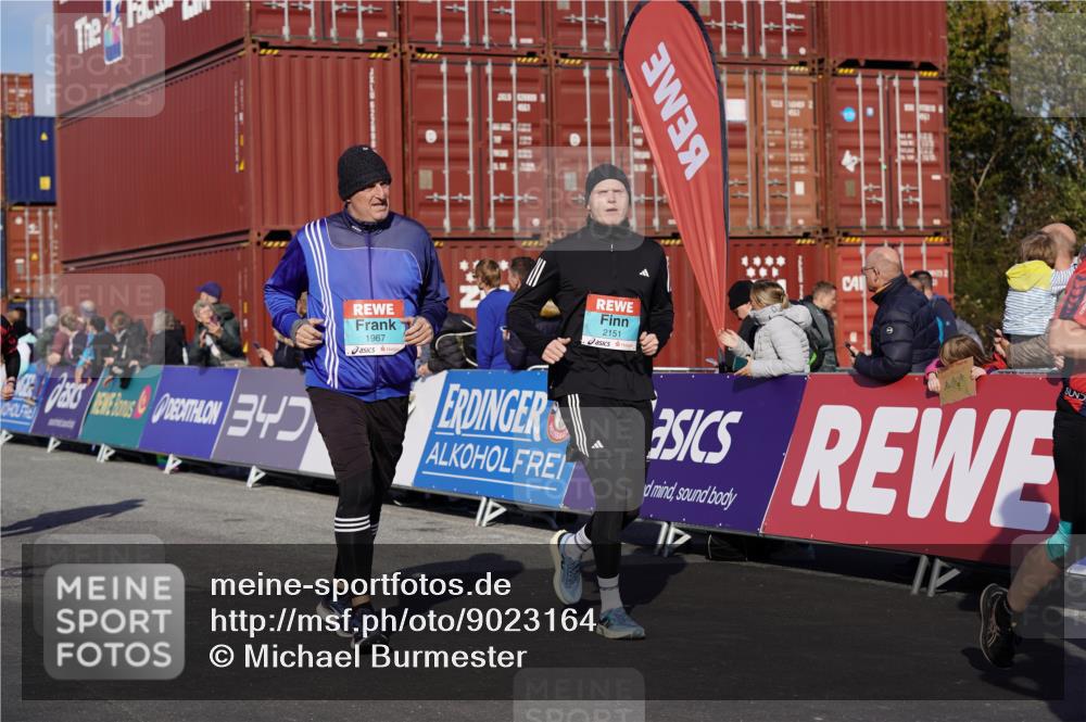 03.10.2025 - Köhlbrandbrückenlauf Michael Burmester http://msf.ph/oto/9023164 03.10.2025 10:25:23 Ziel 1414, 1839, 1950, 1967, 2151, 2417, 2509, 3022, 3024, 3026, 3027, 3102, 3159, 3389, 3713, 3771 meine-sportfotos.de