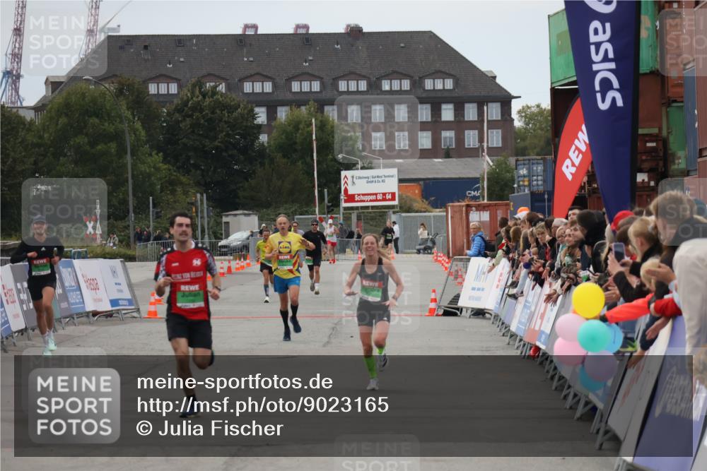 03.10.2025 - Köhlbrandbrückenlauf Julia Fischer http://msf.ph/oto/9023165 03.10.2025 15:51:18 Ziel 7250 meine-sportfotos.de