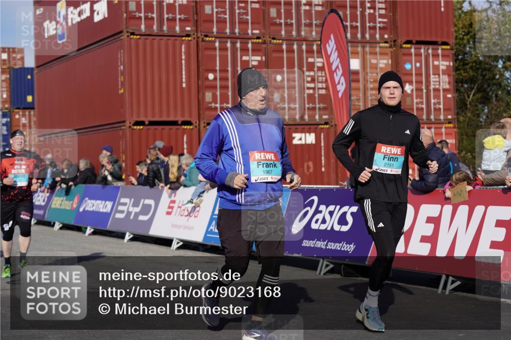 03.10.2025 - Köhlbrandbrückenlauf Michael Burmester http://msf.ph/oto/9023168 03.10.2025 10:25:24 Ziel 1414, 1839, 1950, 1967, 2151, 2417, 2509, 3022, 3024, 3026, 3027, 3102, 3159, 3389, 3713, 3771 meine-sportfotos.de