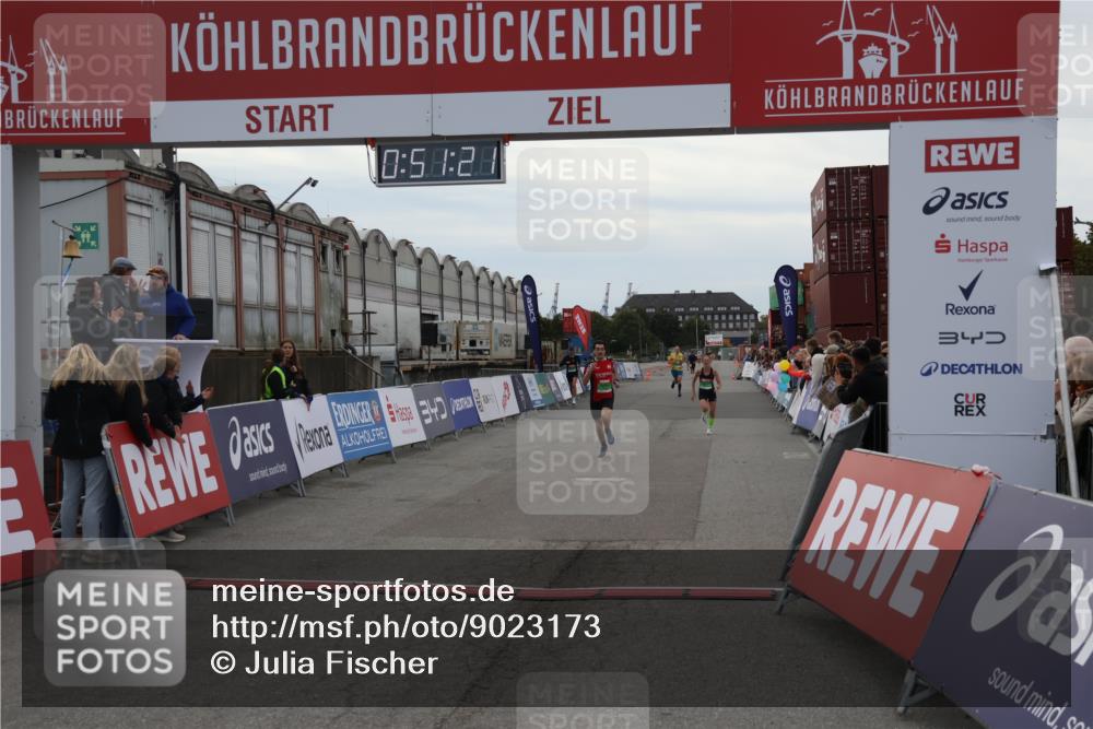 03.10.2025 - Köhlbrandbrückenlauf Julia Fischer http://msf.ph/oto/9023173 03.10.2025 15:51:21 Ziel 7250, 9564 meine-sportfotos.de