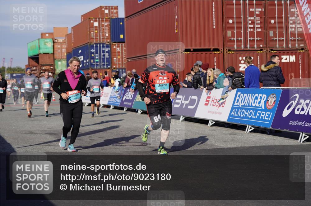 03.10.2025 - Köhlbrandbrückenlauf Michael Burmester http://msf.ph/oto/9023180 03.10.2025 10:25:25 Ziel 1414, 1839, 1950, 1967, 2151, 2245, 2509, 3022, 3024, 3026, 3027, 3159, 3389, 3713 meine-sportfotos.de