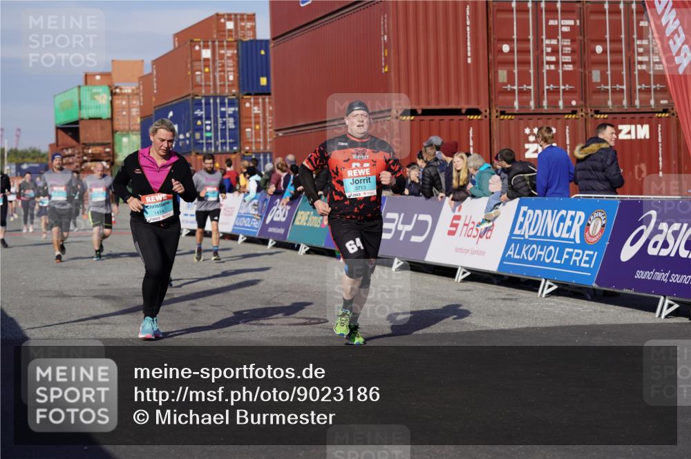03.10.2025 - Köhlbrandbrückenlauf Michael Burmester http://msf.ph/oto/9023186 03.10.2025 10:25:25 Ziel 1414, 1839, 1950, 1967, 2151, 2245, 2509, 3022, 3024, 3026, 3027, 3159, 3389, 3713 meine-sportfotos.de