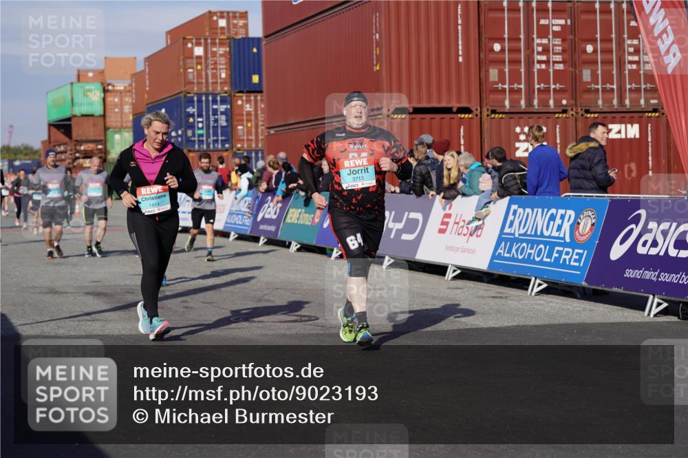 03.10.2025 - Köhlbrandbrückenlauf Michael Burmester http://msf.ph/oto/9023193 03.10.2025 10:25:25 Ziel 1414, 1839, 1950, 1967, 2151, 2245, 2509, 3022, 3024, 3026, 3027, 3159, 3389, 3713 meine-sportfotos.de