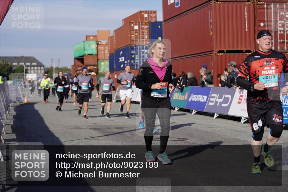 03.10.2025 - Köhlbrandbrückenlauf Michael Burmester http://msf.ph/oto/9023199 03.10.2025 10:25:26 Ziel 1414, 1839, 1950, 2245, 3022, 3024, 3026, 3027, 3159, 3389, 3713 meine-sportfotos.de