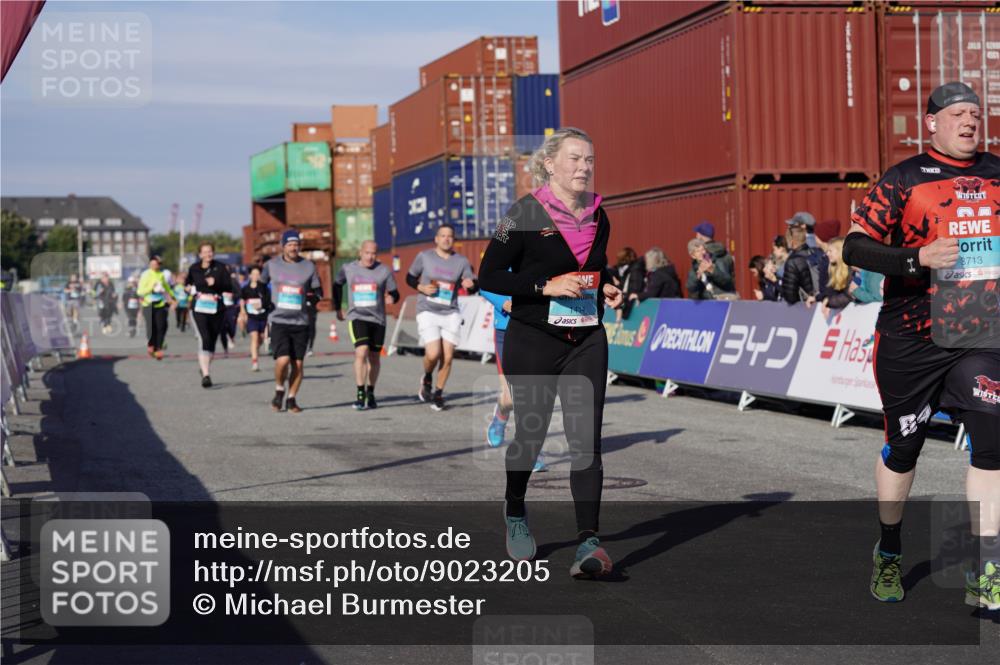 03.10.2025 - Köhlbrandbrückenlauf Michael Burmester http://msf.ph/oto/9023205 03.10.2025 10:25:26 Ziel 1414, 1839, 1950, 2245, 3022, 3024, 3026, 3027, 3159, 3389, 3713 meine-sportfotos.de