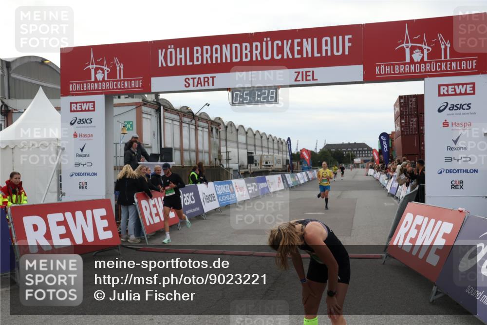03.10.2025 - Köhlbrandbrückenlauf Julia Fischer http://msf.ph/oto/9023221 03.10.2025 15:51:28 Ziel 7050, 7250, 8861, 9564 meine-sportfotos.de