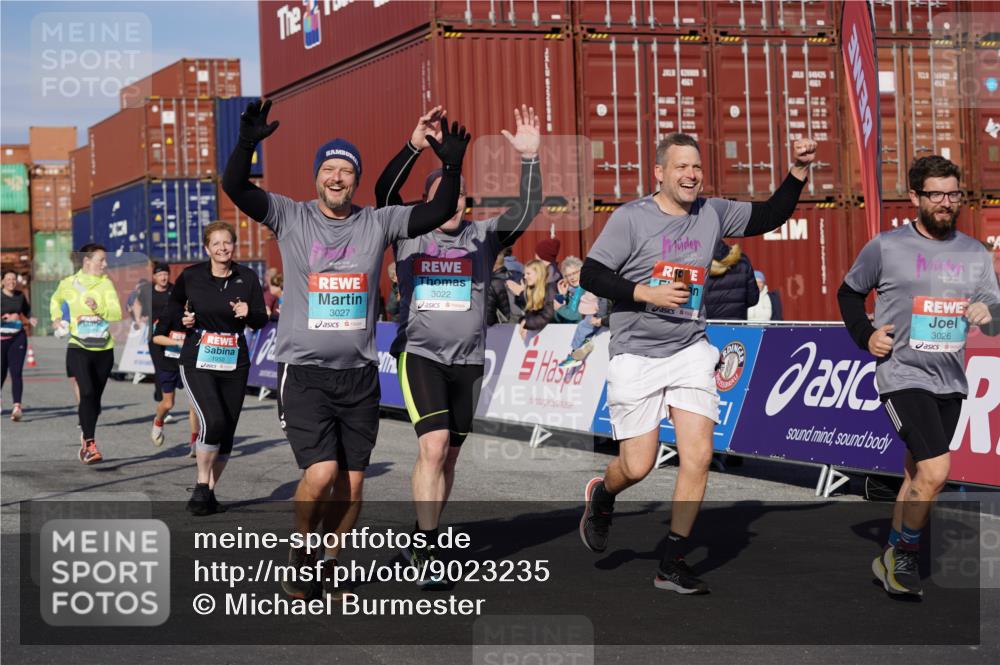03.10.2025 - Köhlbrandbrückenlauf Michael Burmester http://msf.ph/oto/9023235 03.10.2025 10:25:30 Ziel 1839, 1950, 2002, 2003, 2244, 2245, 3022, 3024, 3026, 3027, 3441, 3443 meine-sportfotos.de