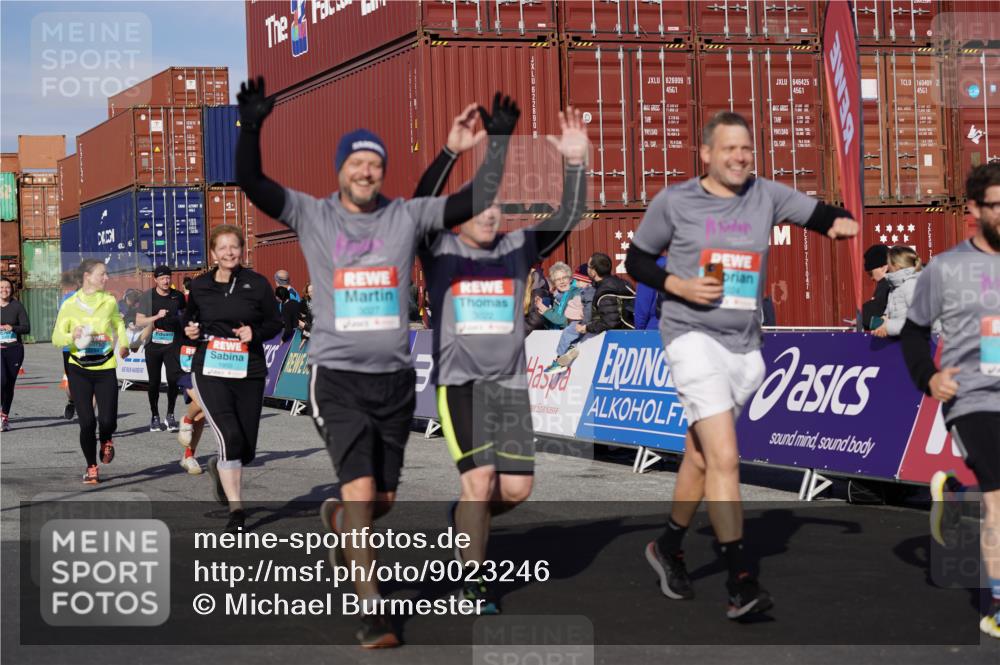 03.10.2025 - Köhlbrandbrückenlauf Michael Burmester http://msf.ph/oto/9023246 03.10.2025 10:25:31 Ziel 1839, 1950, 2002, 2003, 2244, 2245, 3022, 3024, 3026, 3027, 3441, 3443 meine-sportfotos.de