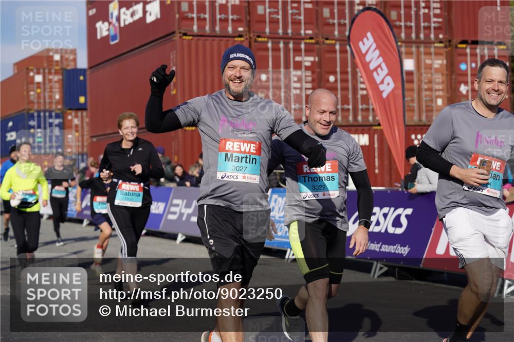 03.10.2025 - Köhlbrandbrückenlauf Michael Burmester http://msf.ph/oto/9023250 03.10.2025 10:25:31 Ziel 1839, 1950, 2002, 2003, 2244, 2245, 3022, 3024, 3026, 3027, 3441, 3443 meine-sportfotos.de