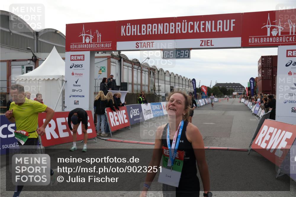 03.10.2025 - Köhlbrandbrückenlauf Julia Fischer http://msf.ph/oto/9023251 03.10.2025 15:51:39 Ziel 7118, 7210, 8861, 9663 meine-sportfotos.de
