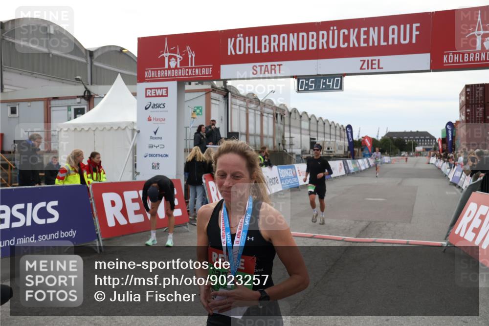 03.10.2025 - Köhlbrandbrückenlauf Julia Fischer http://msf.ph/oto/9023257 03.10.2025 15:51:40 Ziel 7118, 7210, 8861, 9663 meine-sportfotos.de