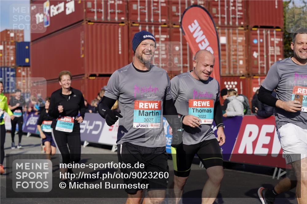 03.10.2025 - Köhlbrandbrückenlauf Michael Burmester http://msf.ph/oto/9023260 03.10.2025 10:25:31 Ziel 1839, 1950, 2002, 2003, 2244, 2245, 3022, 3024, 3026, 3027, 3441, 3443 meine-sportfotos.de
