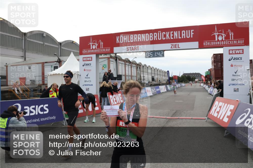 03.10.2025 - Köhlbrandbrückenlauf Julia Fischer http://msf.ph/oto/9023263 03.10.2025 15:51:42 Ziel 7118, 7210, 9663 meine-sportfotos.de