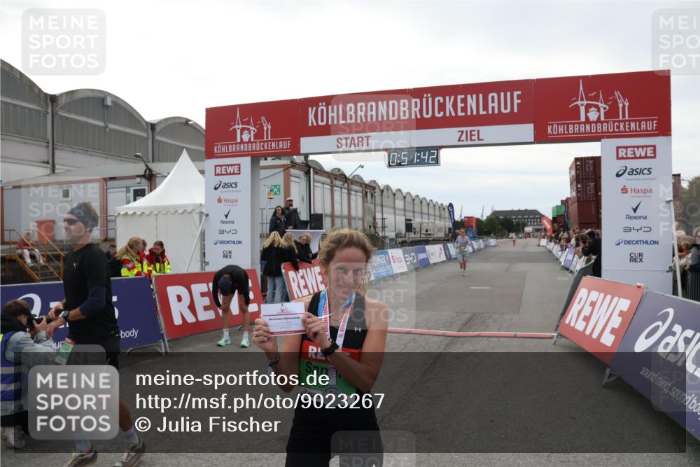 03.10.2025 - Köhlbrandbrückenlauf Julia Fischer http://msf.ph/oto/9023267 03.10.2025 15:51:42 Ziel 7118, 7210, 9663 meine-sportfotos.de