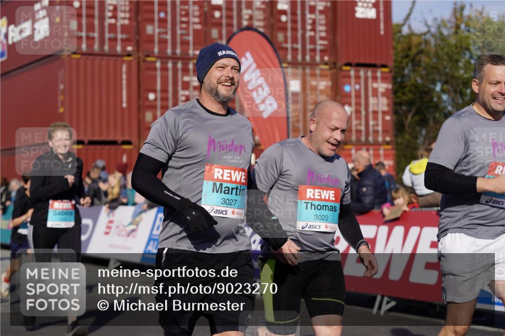 03.10.2025 - Köhlbrandbrückenlauf Michael Burmester http://msf.ph/oto/9023270 03.10.2025 10:25:32 Ziel 1652, 1839, 1950, 2002, 2003, 2244, 2245, 3022, 3024, 3026, 3027, 3441, 3443 meine-sportfotos.de