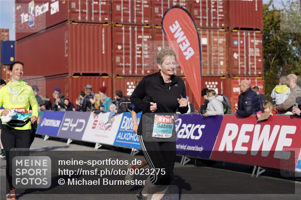 03.10.2025 - Köhlbrandbrückenlauf Michael Burmester http://msf.ph/oto/9023275 03.10.2025 10:25:33 Ziel 1652, 1653, 1950, 2002, 2003, 2244, 2245, 3022, 3024, 3027, 3441, 3443 meine-sportfotos.de
