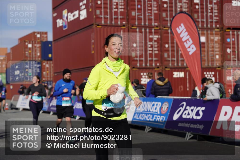 03.10.2025 - Köhlbrandbrückenlauf Michael Burmester http://msf.ph/oto/9023281 03.10.2025 10:25:33 Ziel 1652, 1653, 1950, 2002, 2003, 2244, 2245, 3022, 3024, 3027, 3441, 3443 meine-sportfotos.de