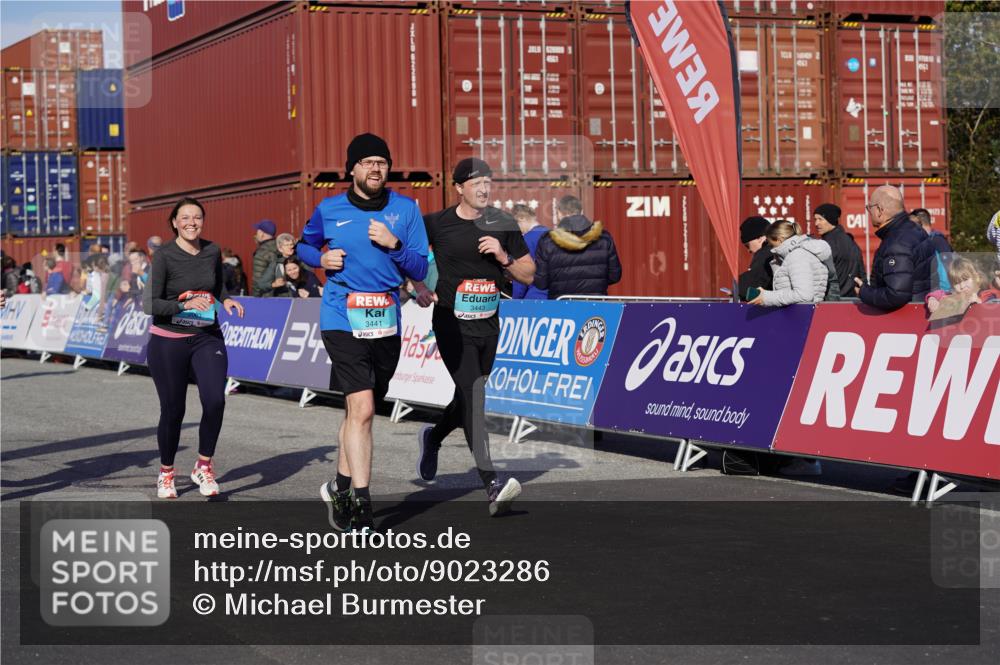 03.10.2025 - Köhlbrandbrückenlauf Michael Burmester http://msf.ph/oto/9023286 03.10.2025 10:25:34 Ziel 1652, 1653, 1950, 1998, 2002, 2003, 2244, 2245, 2787, 3441, 3443 meine-sportfotos.de