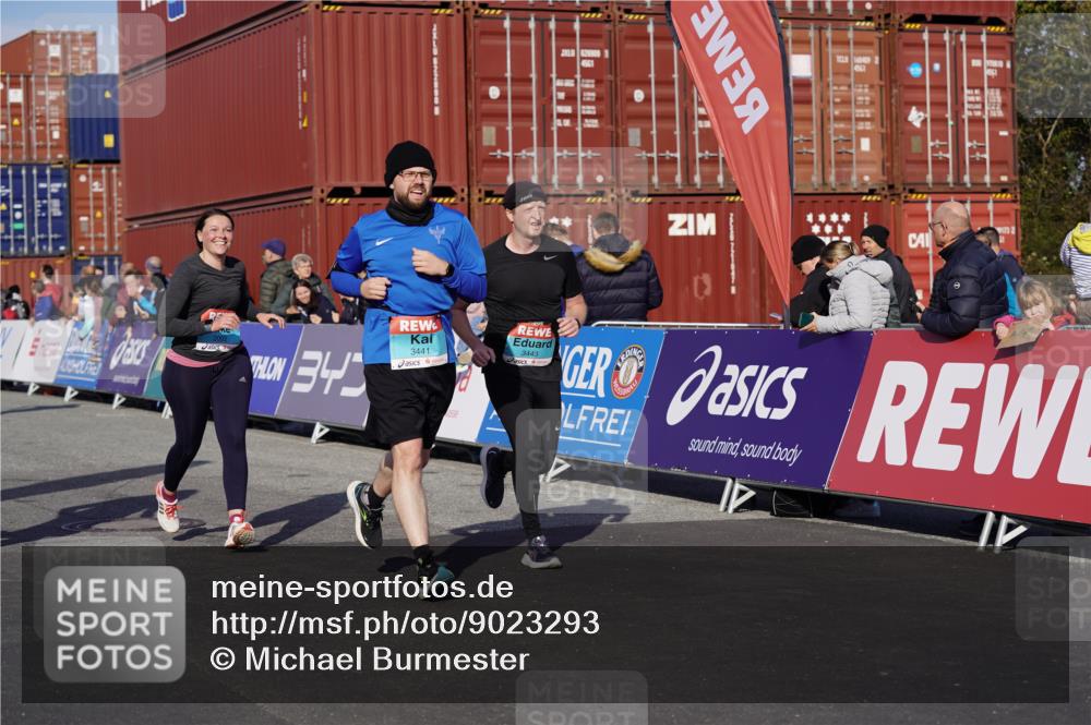 03.10.2025 - Köhlbrandbrückenlauf Michael Burmester http://msf.ph/oto/9023293 03.10.2025 10:25:34 Ziel 1652, 1653, 1950, 1998, 2002, 2003, 2244, 2245, 2787, 3441, 3443 meine-sportfotos.de