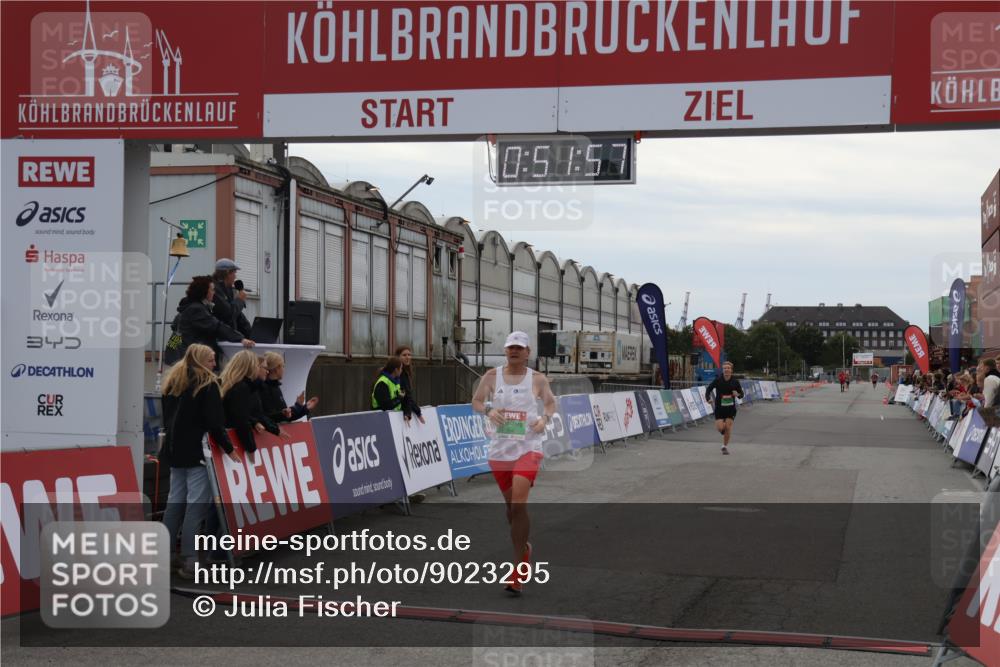 03.10.2025 - Köhlbrandbrückenlauf Julia Fischer http://msf.ph/oto/9023295 03.10.2025 15:51:57 Ziel 7054, 7520 meine-sportfotos.de