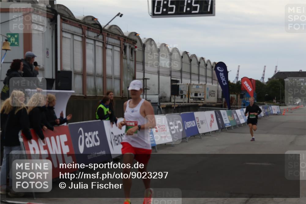 03.10.2025 - Köhlbrandbrückenlauf Julia Fischer http://msf.ph/oto/9023297 03.10.2025 15:51:57 Ziel 7054, 7520 meine-sportfotos.de