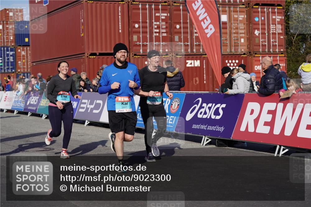 03.10.2025 - Köhlbrandbrückenlauf Michael Burmester http://msf.ph/oto/9023300 03.10.2025 10:25:35 Ziel 1652, 1653, 1948, 1950, 1998, 2002, 2003, 2244, 2245, 2251, 2489, 2787, 3441, 3443 meine-sportfotos.de