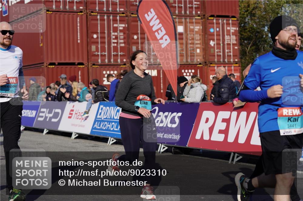 03.10.2025 - Köhlbrandbrückenlauf Michael Burmester http://msf.ph/oto/9023310 03.10.2025 10:25:36 Ziel 1652, 1653, 1948, 1998, 2002, 2003, 2244, 2245, 2251, 2489, 2787, 3441, 3443 meine-sportfotos.de
