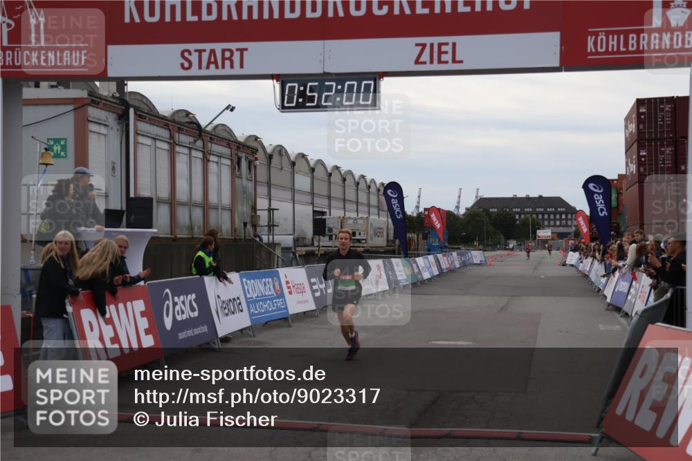 03.10.2025 - Köhlbrandbrückenlauf Julia Fischer http://msf.ph/oto/9023317 03.10.2025 15:52:00 Ziel 7054, 7520 meine-sportfotos.de