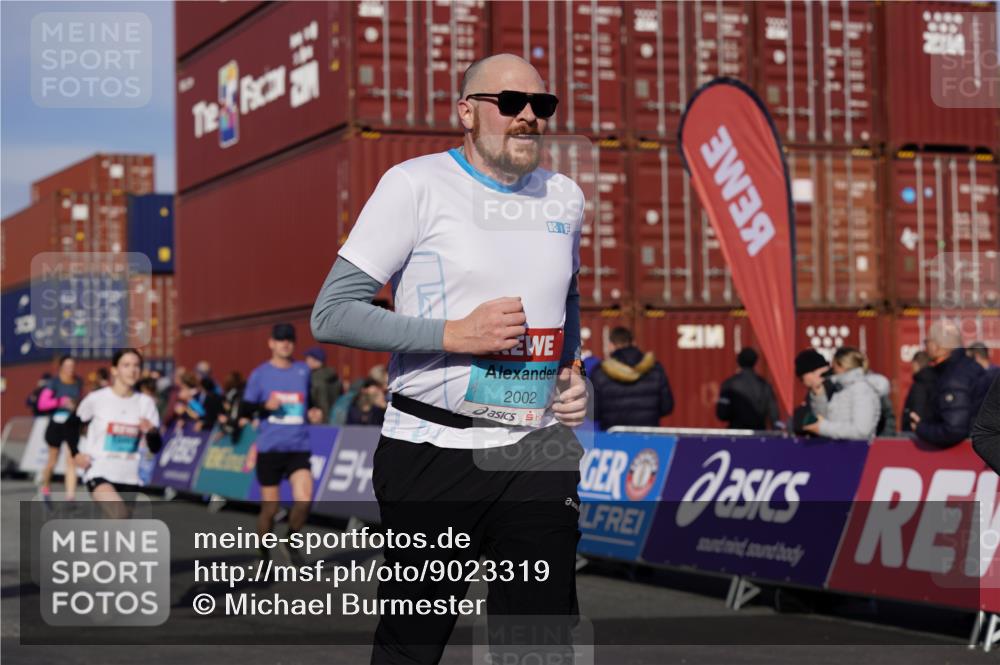 03.10.2025 - Köhlbrandbrückenlauf Michael Burmester http://msf.ph/oto/9023319 03.10.2025 10:25:37 Ziel 1652, 1653, 1948, 1998, 2002, 2003, 2244, 2245, 2251, 2489, 2635, 2644, 2787, 3441, 3443 meine-sportfotos.de