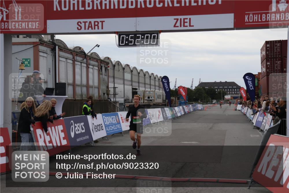 03.10.2025 - Köhlbrandbrückenlauf Julia Fischer http://msf.ph/oto/9023320 03.10.2025 15:52:00 Ziel 7054, 7520 meine-sportfotos.de