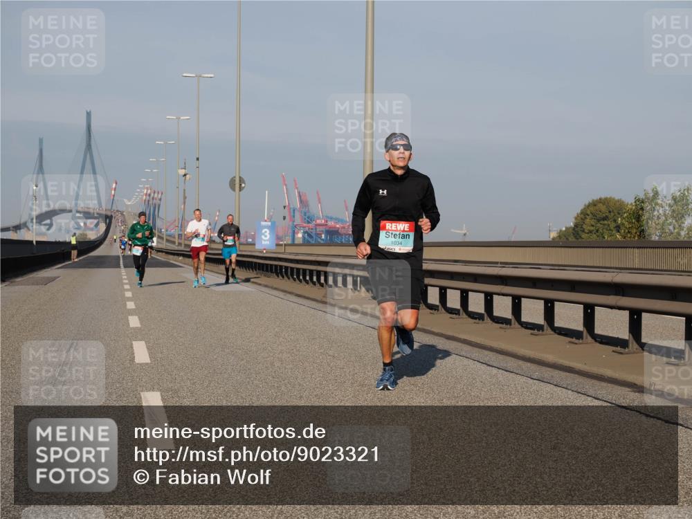 03.10.2025 - Köhlbrandbrückenlauf Fabian Wolf http://msf.ph/oto/9023321 03.10.2025 09:39:25 Position 3 1, 3, 1034 meine-sportfotos.de