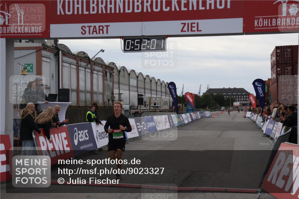 03.10.2025 - Köhlbrandbrückenlauf Julia Fischer http://msf.ph/oto/9023327 03.10.2025 15:52:01 Ziel 7054, 7520 meine-sportfotos.de