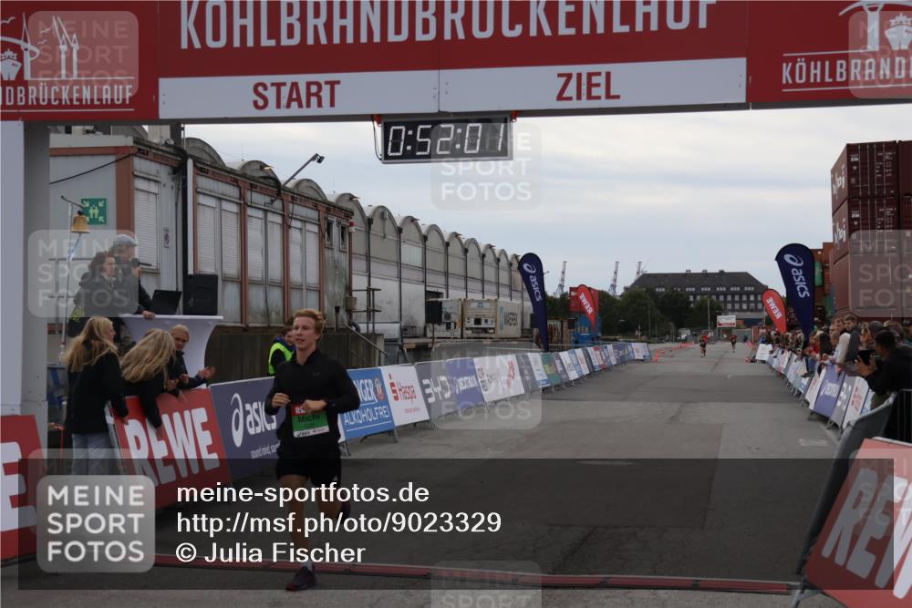 03.10.2025 - Köhlbrandbrückenlauf Julia Fischer http://msf.ph/oto/9023329 03.10.2025 15:52:01 Ziel 7054, 7520 meine-sportfotos.de