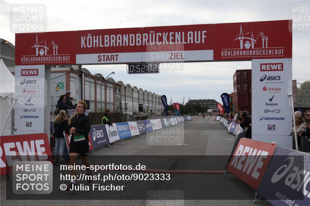 03.10.2025 - Köhlbrandbrückenlauf Julia Fischer http://msf.ph/oto/9023333 03.10.2025 15:52:02 Ziel 7054, 7520 meine-sportfotos.de