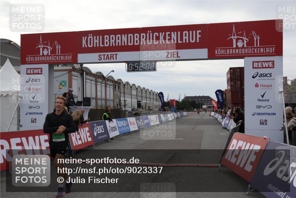 03.10.2025 - Köhlbrandbrückenlauf Julia Fischer http://msf.ph/oto/9023337 03.10.2025 15:52:02 Ziel 7054, 7520 meine-sportfotos.de