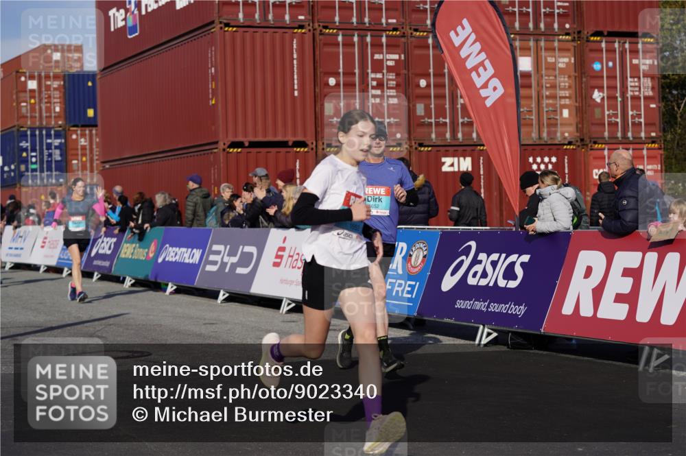 03.10.2025 - Köhlbrandbrückenlauf Michael Burmester http://msf.ph/oto/9023340 03.10.2025 10:25:38 Ziel 1652, 1653, 1948, 1998, 2002, 2003, 2244, 2251, 2489, 2635, 2644, 2787, 3441, 3443 meine-sportfotos.de