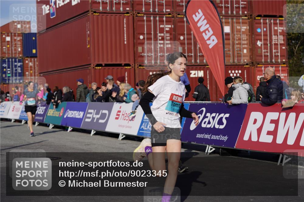 03.10.2025 - Köhlbrandbrückenlauf Michael Burmester http://msf.ph/oto/9023345 03.10.2025 10:25:38 Ziel 1652, 1653, 1948, 1998, 2002, 2003, 2244, 2251, 2489, 2635, 2644, 2787, 3441, 3443 meine-sportfotos.de