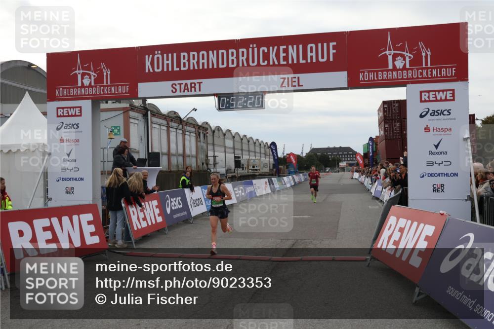 03.10.2025 - Köhlbrandbrückenlauf Julia Fischer http://msf.ph/oto/9023353 03.10.2025 15:52:20 Ziel 8968, 9269, 9602 meine-sportfotos.de