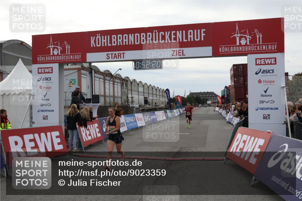 03.10.2025 - Köhlbrandbrückenlauf Julia Fischer http://msf.ph/oto/9023359 03.10.2025 15:52:21 Ziel 8968, 9269, 9602 meine-sportfotos.de
