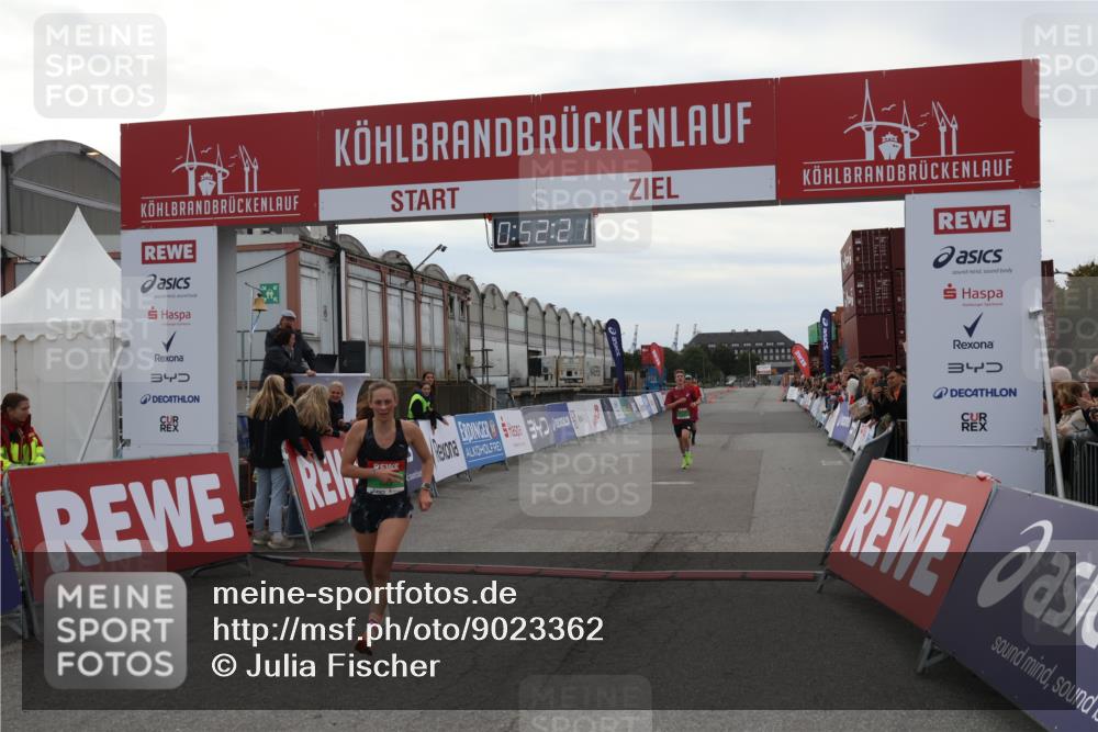 03.10.2025 - Köhlbrandbrückenlauf Julia Fischer http://msf.ph/oto/9023362 03.10.2025 15:52:21 Ziel 8968, 9269, 9602 meine-sportfotos.de