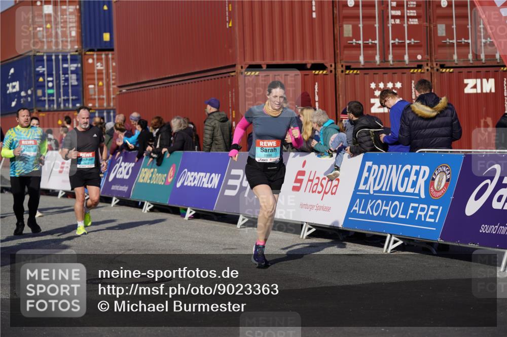 03.10.2025 - Köhlbrandbrückenlauf Michael Burmester http://msf.ph/oto/9023363 03.10.2025 10:25:40 Ziel 1652, 1653, 1948, 1998, 2000, 2251, 2382, 2383, 2489, 2635, 2644, 2787 meine-sportfotos.de
