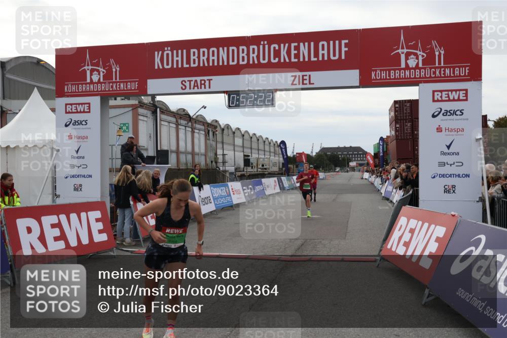03.10.2025 - Köhlbrandbrückenlauf Julia Fischer http://msf.ph/oto/9023364 03.10.2025 15:52:22 Ziel 8968, 9269, 9602 meine-sportfotos.de
