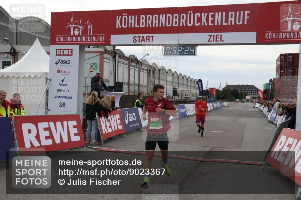 03.10.2025 - Köhlbrandbrückenlauf Julia Fischer http://msf.ph/oto/9023367 03.10.2025 15:52:24 Ziel 8968, 9269, 9602 meine-sportfotos.de