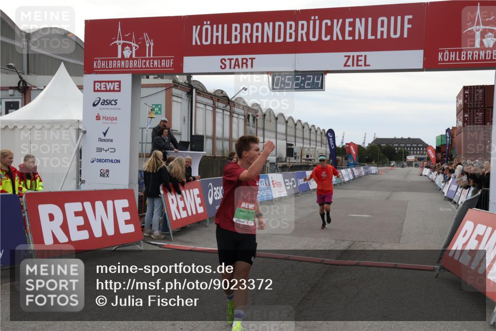 03.10.2025 - Köhlbrandbrückenlauf Julia Fischer http://msf.ph/oto/9023372 03.10.2025 15:52:25 Ziel 8968, 9269, 9602 meine-sportfotos.de