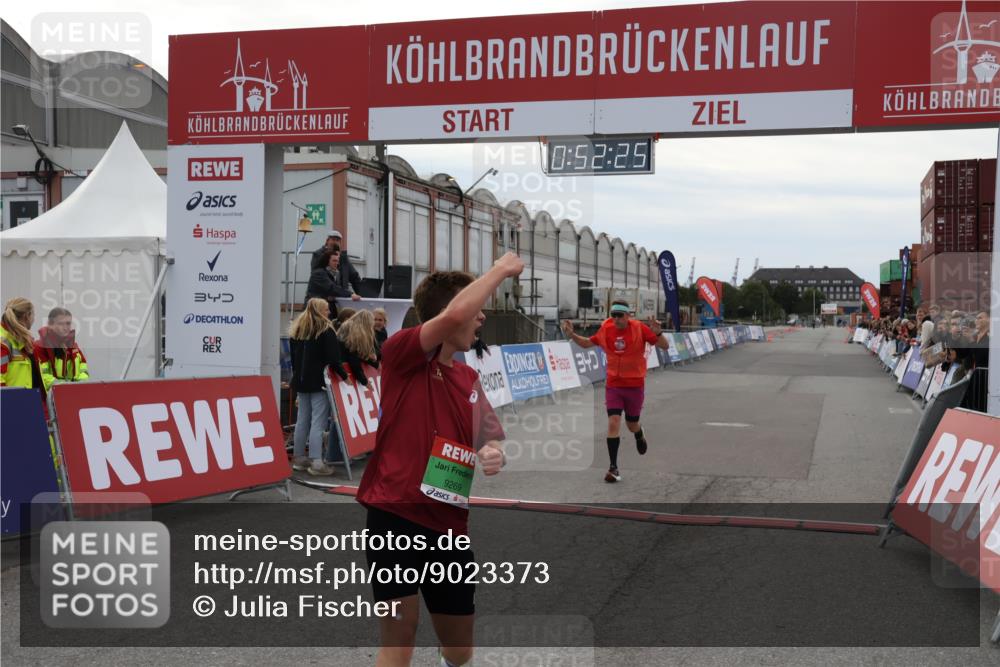 03.10.2025 - Köhlbrandbrückenlauf Julia Fischer http://msf.ph/oto/9023373 03.10.2025 15:52:25 Ziel 8968, 9269, 9602 meine-sportfotos.de