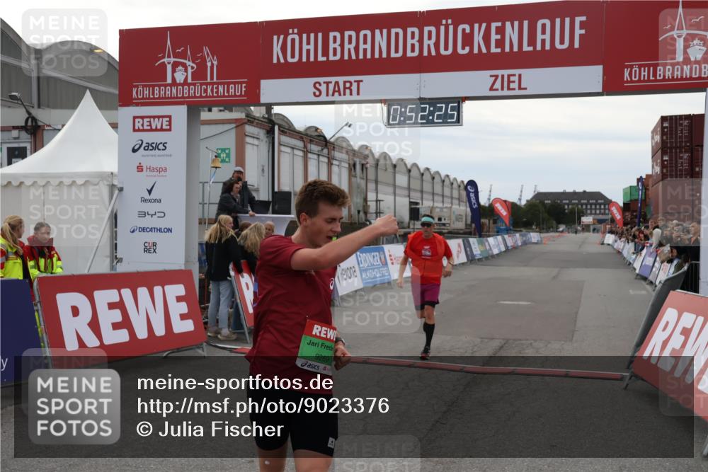 03.10.2025 - Köhlbrandbrückenlauf Julia Fischer http://msf.ph/oto/9023376 03.10.2025 15:52:25 Ziel 8968, 9269, 9602 meine-sportfotos.de