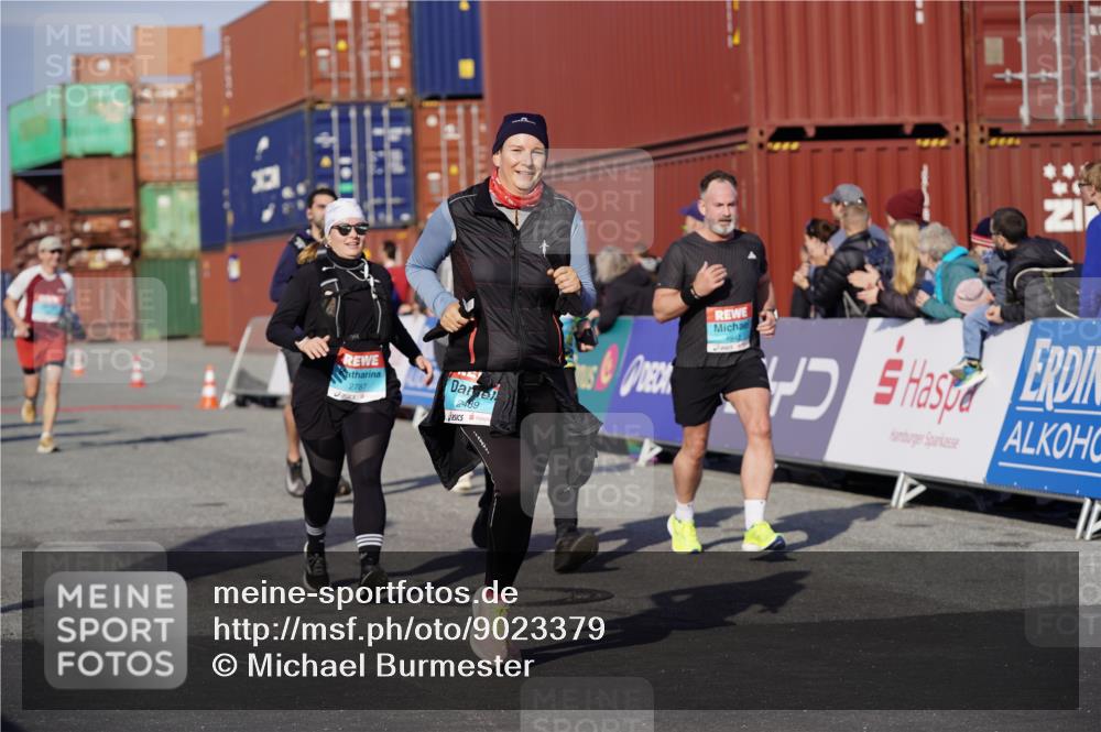 03.10.2025 - Köhlbrandbrückenlauf Michael Burmester http://msf.ph/oto/9023379 03.10.2025 10:25:41 Ziel 1652, 1653, 1948, 1998, 2000, 2251, 2382, 2383, 2489, 2635, 2644, 2787 meine-sportfotos.de