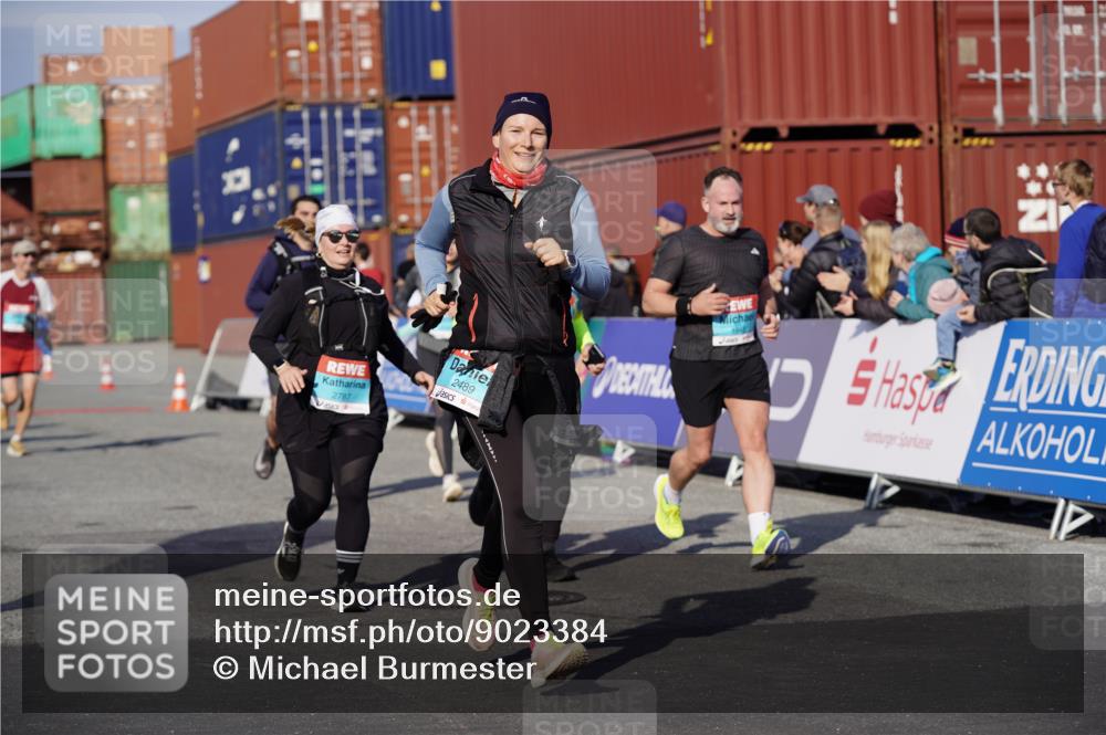 03.10.2025 - Köhlbrandbrückenlauf Michael Burmester http://msf.ph/oto/9023384 03.10.2025 10:25:41 Ziel 1652, 1653, 1948, 1998, 2000, 2251, 2382, 2383, 2489, 2635, 2644, 2787 meine-sportfotos.de