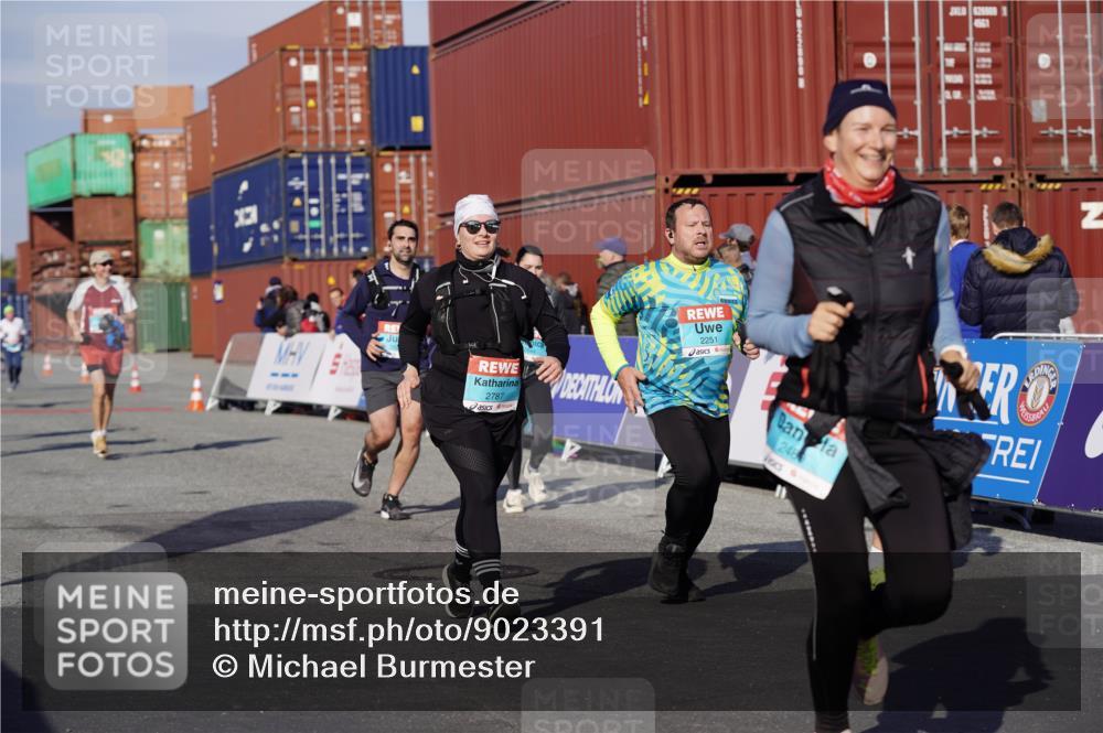 03.10.2025 - Köhlbrandbrückenlauf Michael Burmester http://msf.ph/oto/9023391 03.10.2025 10:25:42 Ziel 1652, 1653, 1948, 1998, 2000, 2251, 2382, 2383, 2489, 2635, 2644, 2787 meine-sportfotos.de