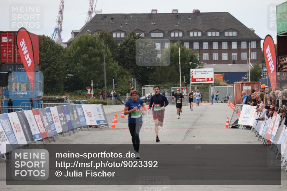 03.10.2025 - Köhlbrandbrückenlauf Julia Fischer http://msf.ph/oto/9023392 03.10.2025 15:52:58 Ziel  meine-sportfotos.de
